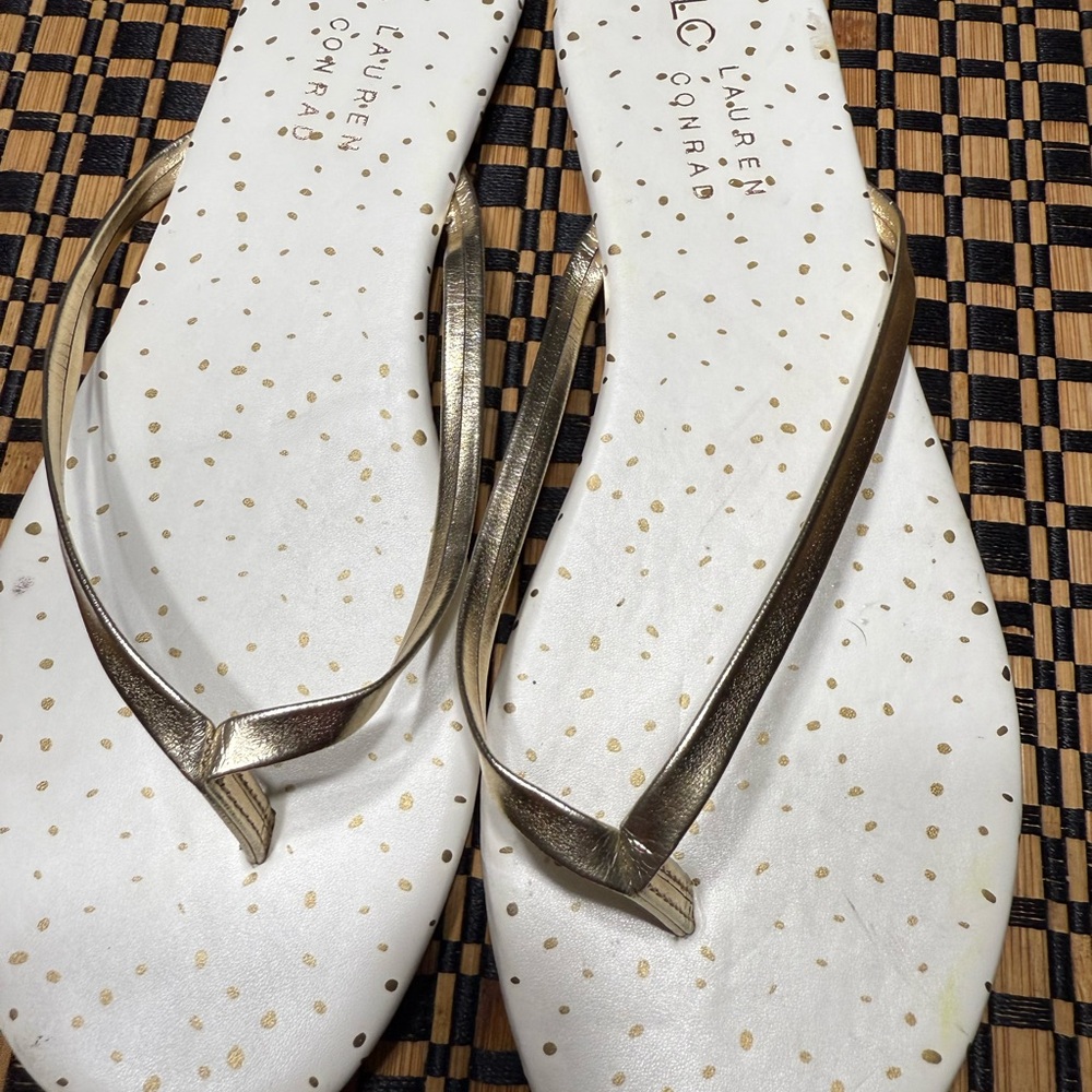 LC Lauren Conrad Metallic Gold and White Sandals Women SZ 7  Box 10